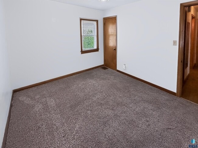 Building Photo - 519 N Wayland Ave
