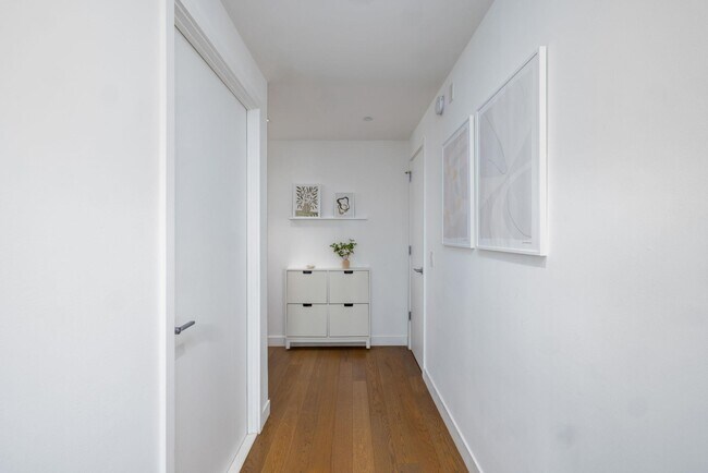 Building Photo - 75 Park Ln S