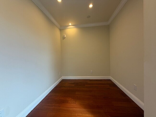 Building Photo - 261B Dolores St