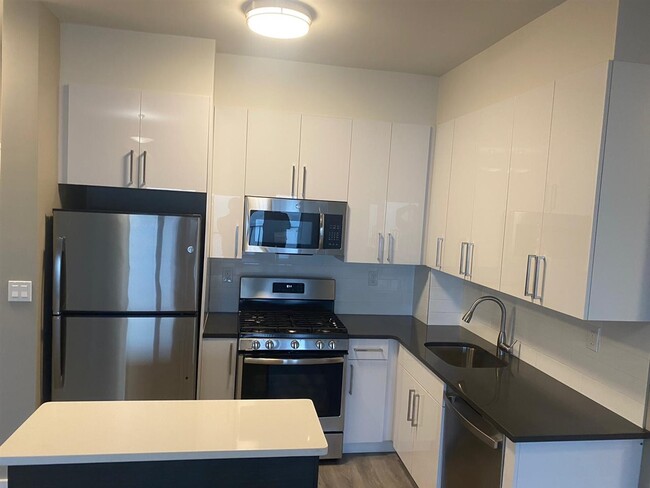 Building Photo - 5601 Boulevard E