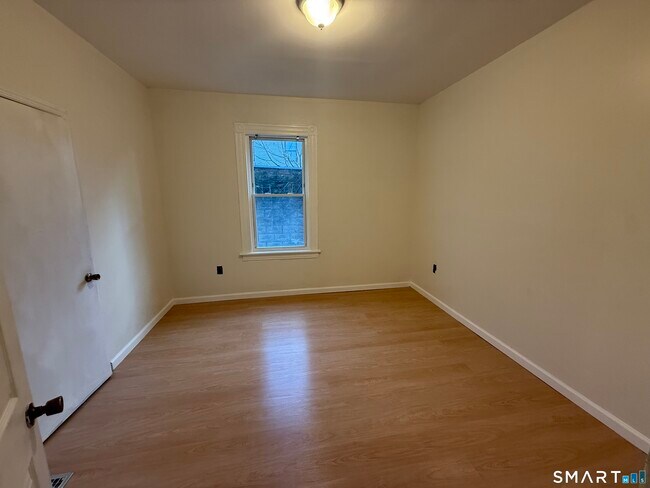 Building Photo - 180 5th St