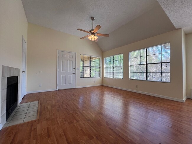 Building Photo - 1/1 Corner Unit in GATED ~ LAKEFRONT community in Altamonte Springs!