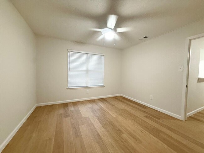 Building Photo - 3631 N MacGregor Way