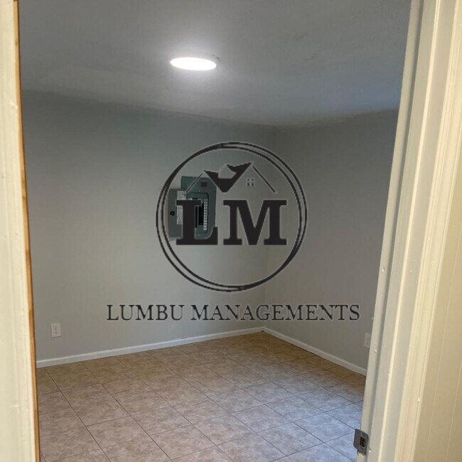 Building Photo - 2649 William Allen Rd