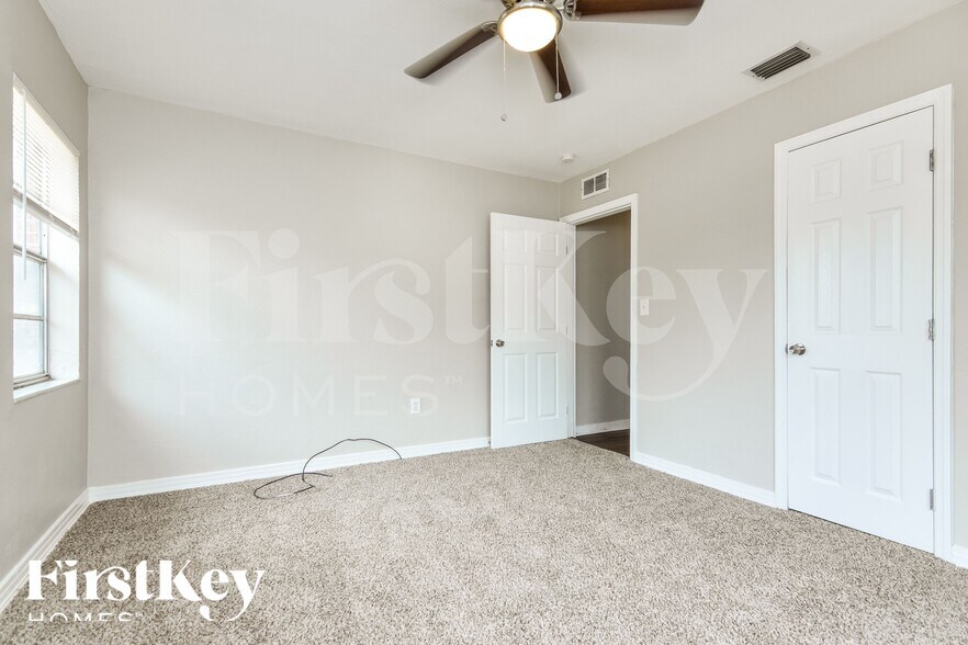 Building Photo - 719 W Ohio Ave