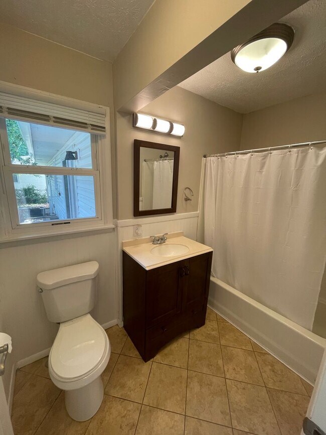 Building Photo - Beautiful 4 bed home