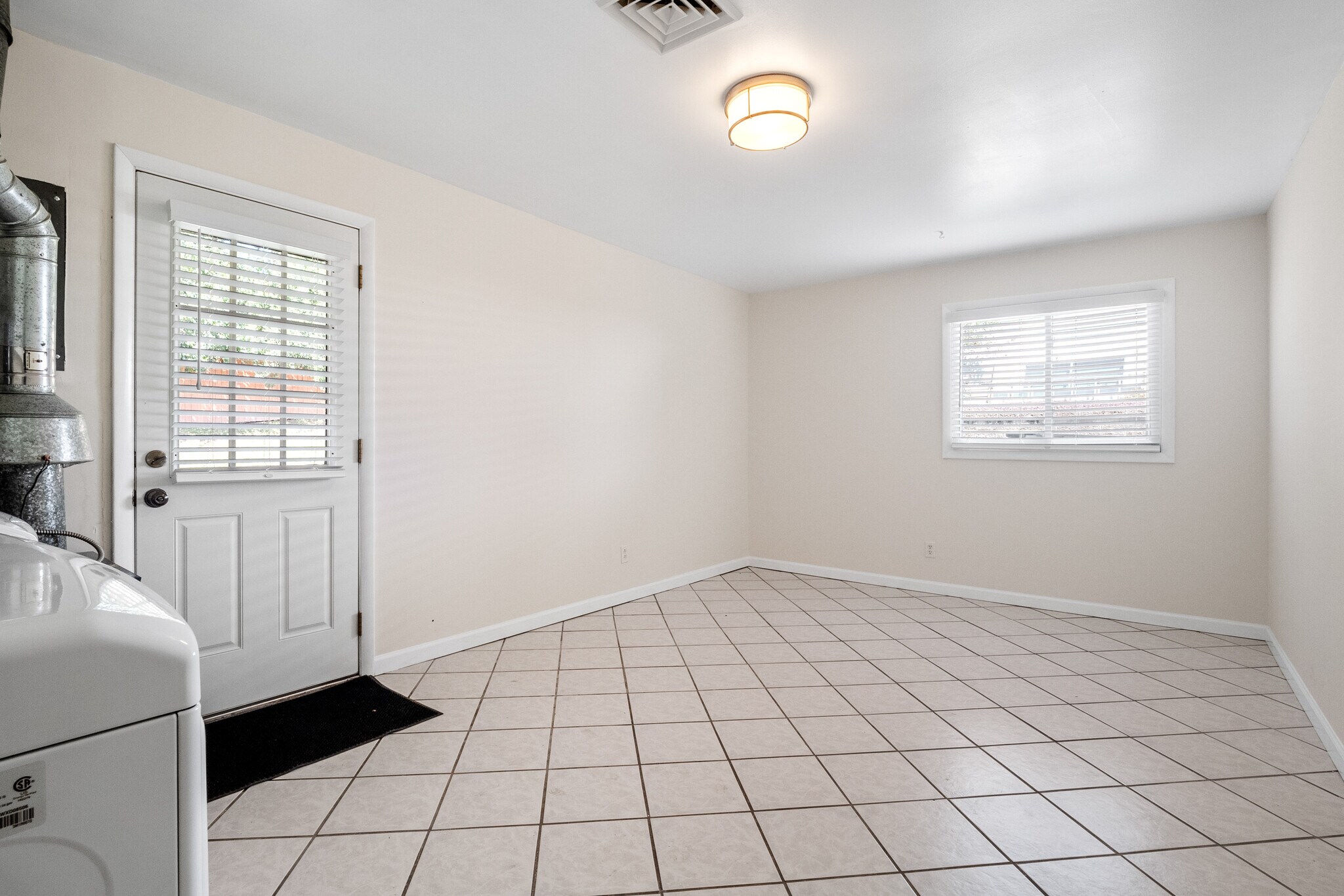 Building Photo - 1653 Pepperwood Dr