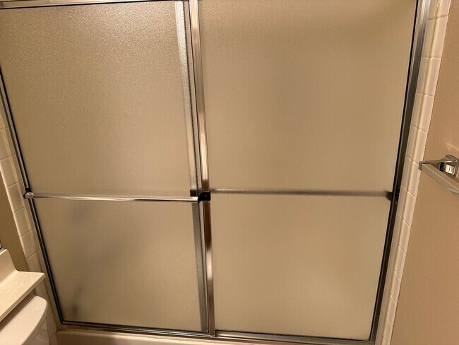 Building Photo - Henderson!!  Solar Panels!! Tankless Hot w...