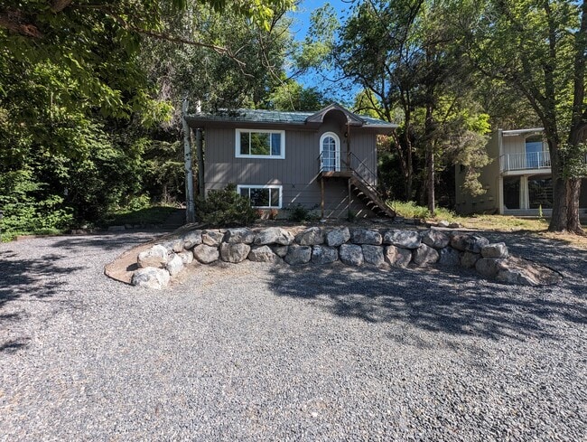 Building Photo - 855 Canyon Rd