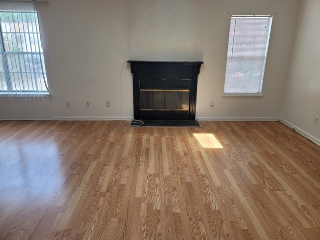 Primary Photo - 1424 Deerpond Ln