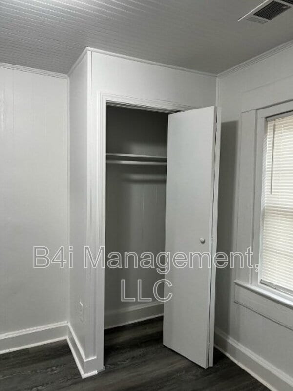 Building Photo - 511 Alford St