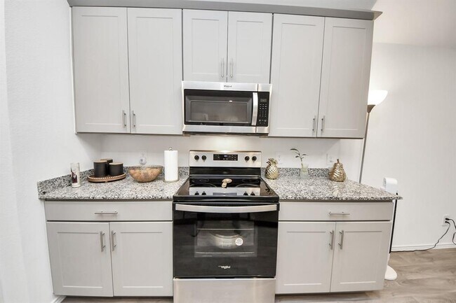 Building Photo - 1302 Redbud Ln