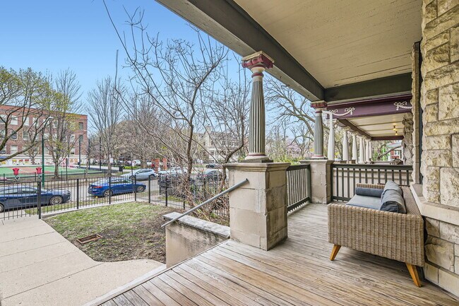 Building Photo - 4053 N Greenview Ave