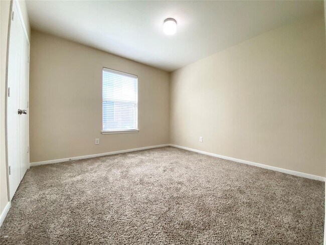 Building Photo - 8119 Yaupon View Dr