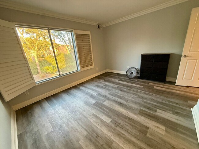 Building Photo - Spacious and Modern 2BR Condo in UTC, San Diego