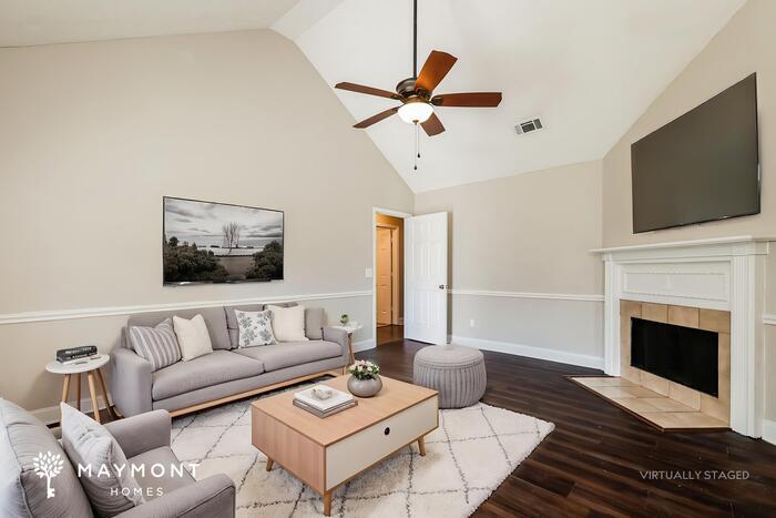 Building Photo - 2038 Red Oak Dr