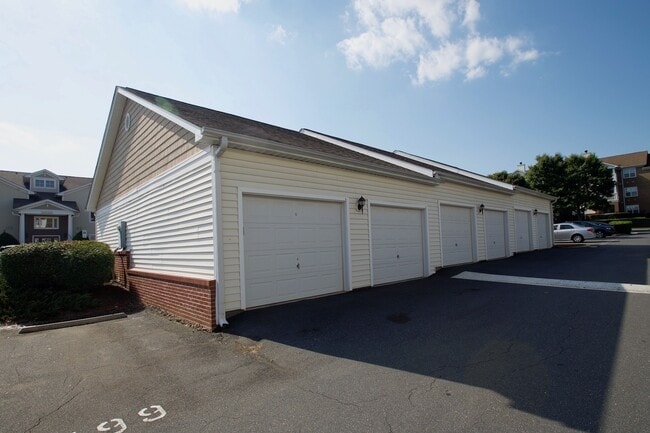 Building Photo - 2-Bedroom Cornelius Condo with Garage + Easy Access to Greenway