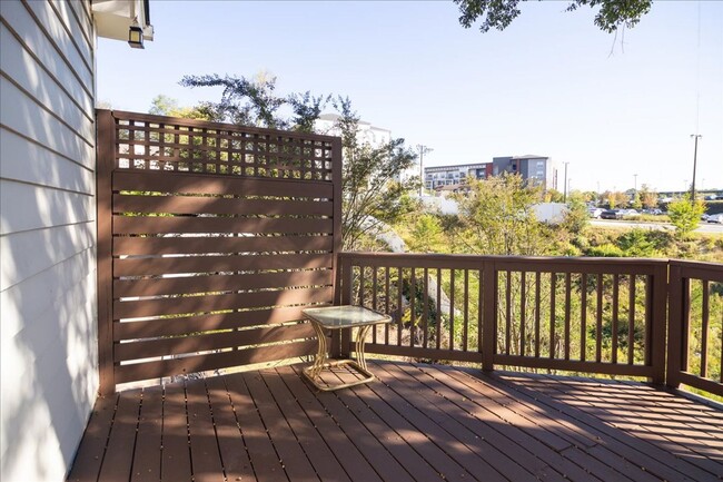 Building Photo - Spacious 4/3.5 in Highly Sought-After Buck...
