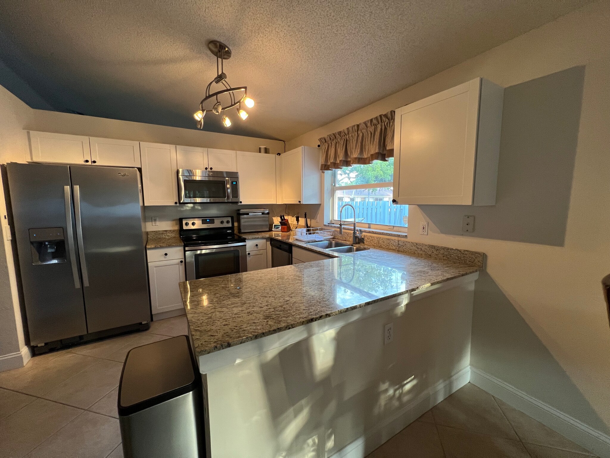 Building Photo - 6053 NW 45th Ave