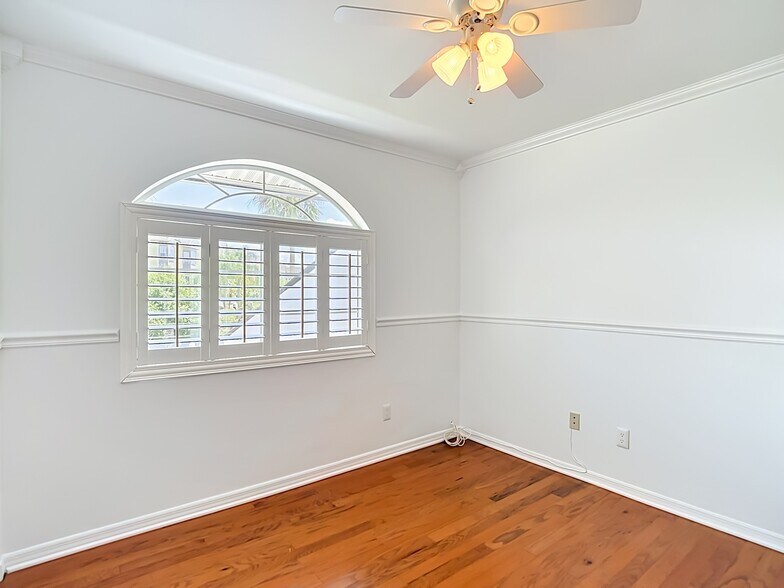 Building Photo - 8733 Bay Pointe Dr