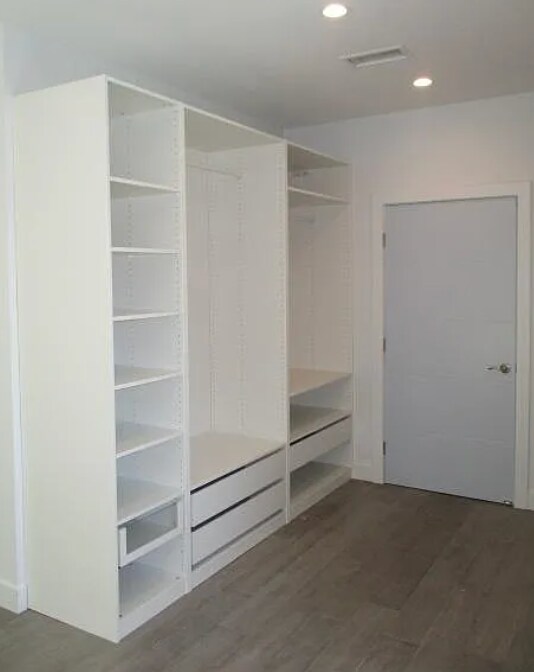 Building Photo - 6848 Encino Ave