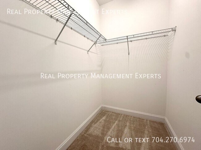 Building Photo - 10025 Fox Trotter Ln