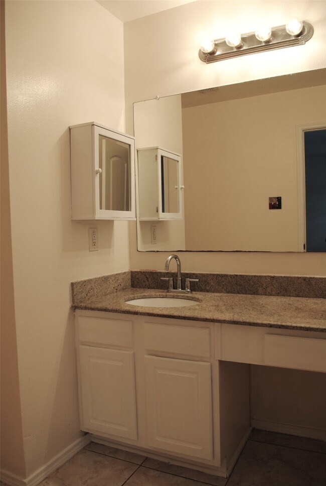 Building Photo - 3910 Starbridge Pointe Ln