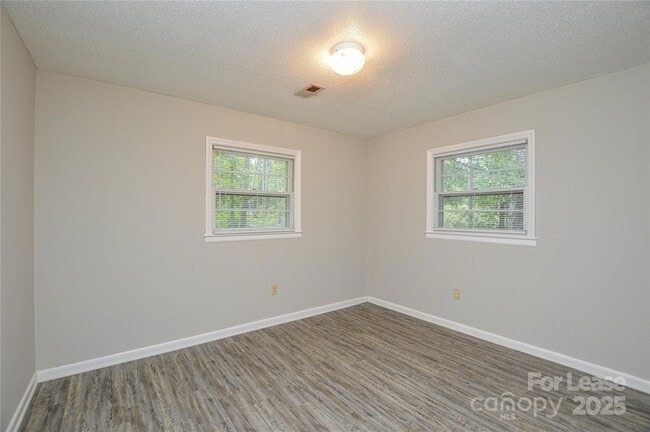 Building Photo - 331 Friendship Dr