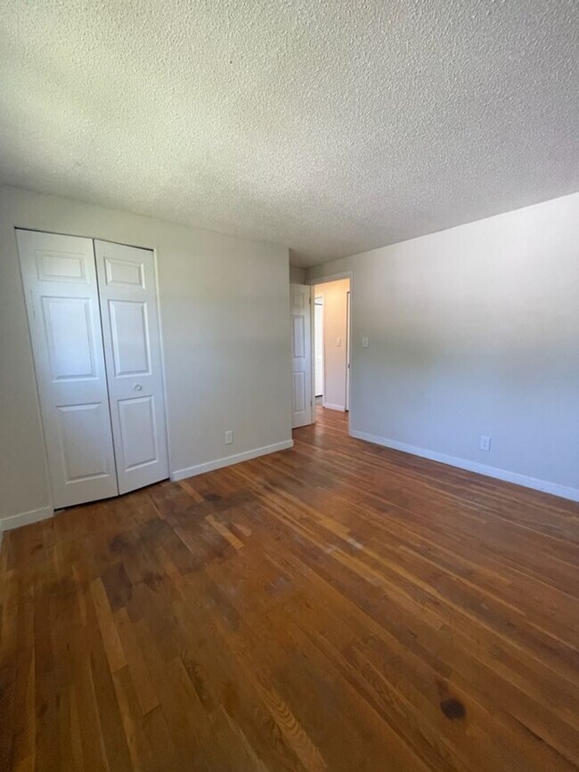 Building Photo - Modern 4-Bedroom Gem in East Columbus with...