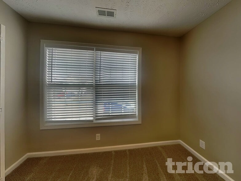 Building Photo - 1457 Mutual Dr