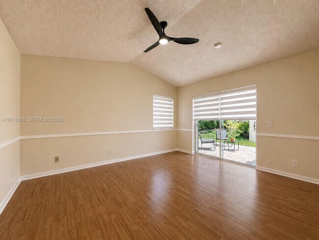 Building Photo - 854 San Remo Dr