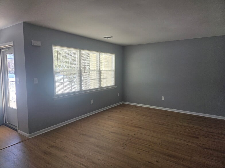 Building Photo - 104 Laurel Ct