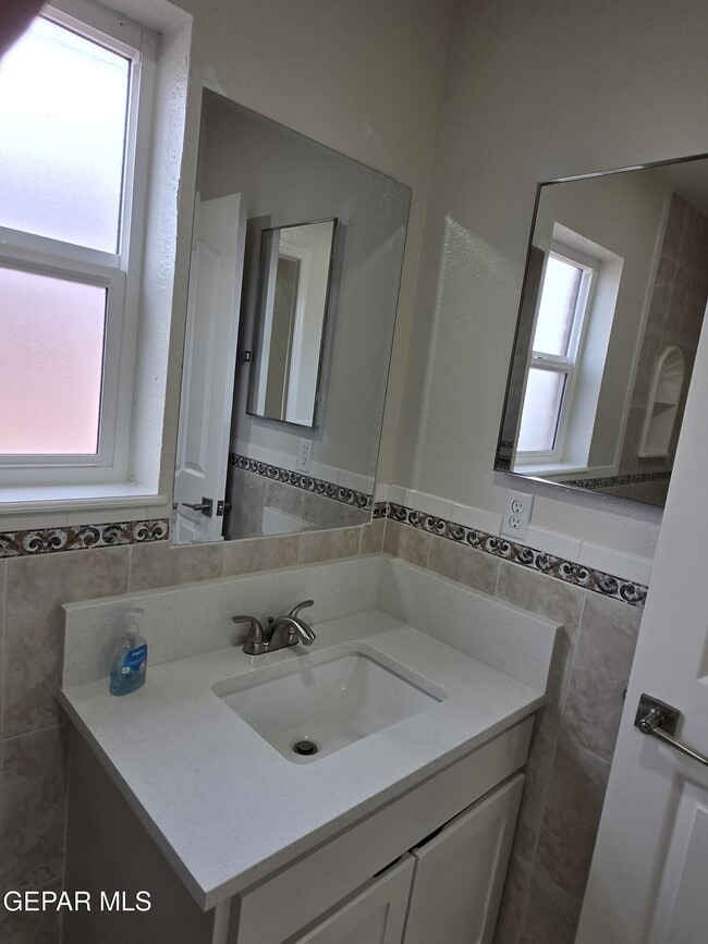 Building Photo - 11188 Shoreline Dr