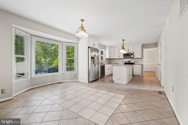 Building Photo - 10 Apple Blossom Ct