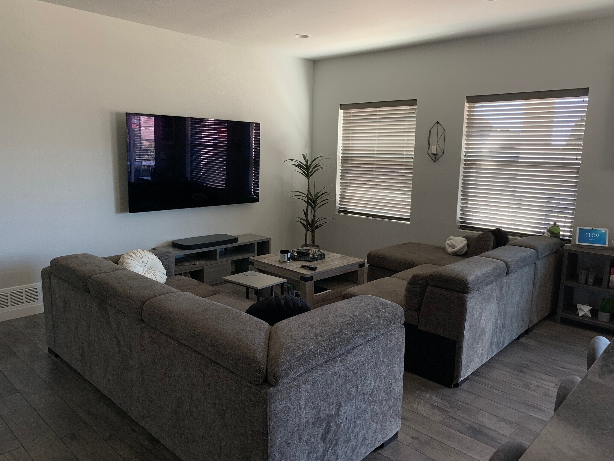 Building Photo - 6461 Vistancia Ave