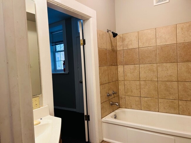 Building Photo - 1737 Madison St