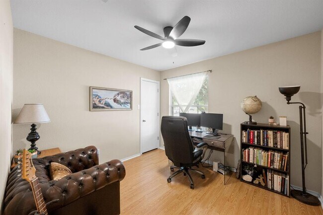 Building Photo - 13001 Carillon Way