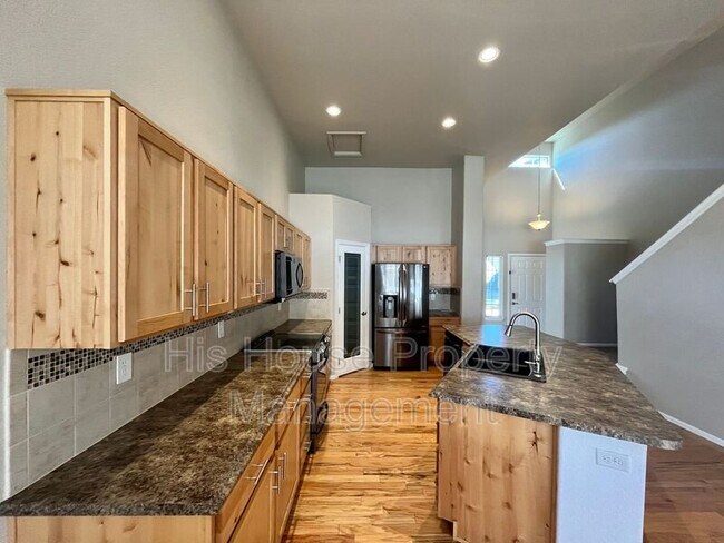Building Photo - 842 Sunlight Peak Dr