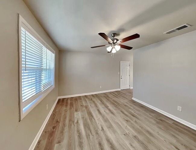 Building Photo - 2182 Chestnut Log Loop