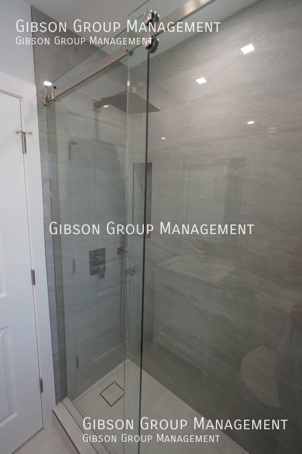 Building Photo - 631 NE 17th Way