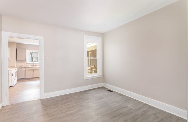 Building Photo - Newly remodeled 3 bedroom home