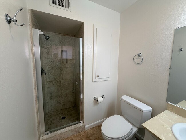 Building Photo - 1445 Sonoma Dr