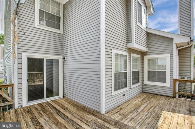 Building Photo - 4325 Lord Fairfax Ct