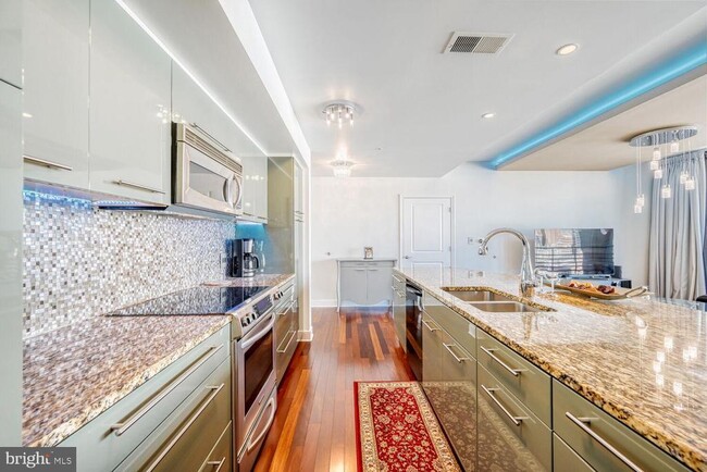 Building Photo - 675 S President St