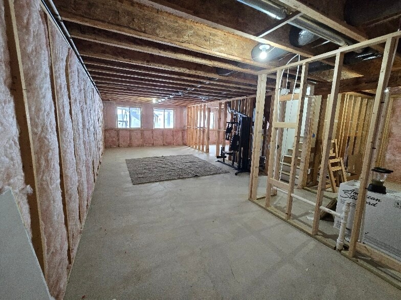 Building Photo - 717 Wild Flower Dr