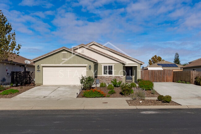 Building Photo - 1385 Deerwood St