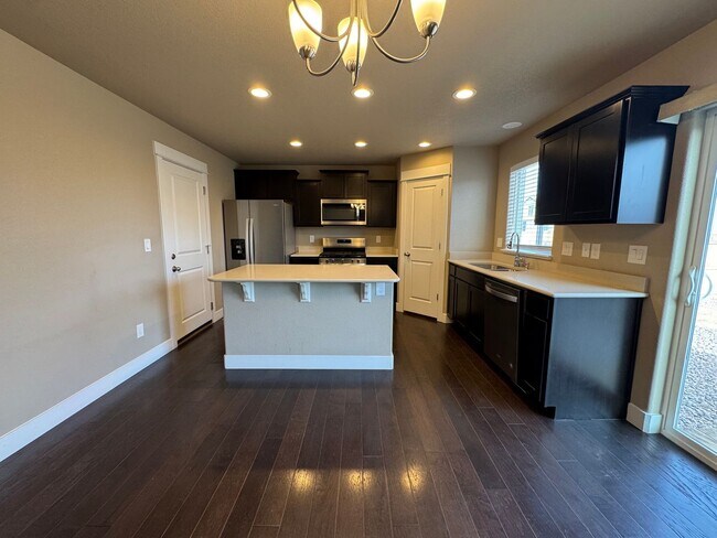 Building Photo - Newer build, 3 bedroom, 2 1/2 bath in The Sands
