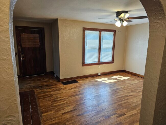 Building Photo - 2 N Benton St