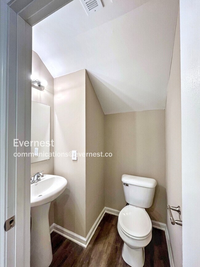 Building Photo - 5005 Cobblestone Creek Dr