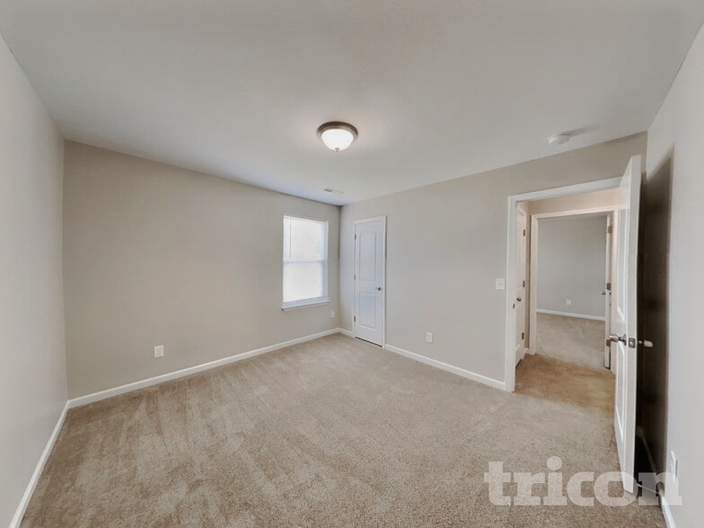 Building Photo - 6800 Lakinsville Ln